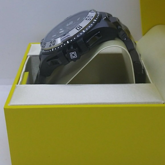 BIG SALE-FIRM PRICE)NEW INVICTA MEN\'S WATCH